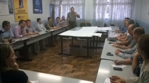Na primeira reunião, em setembro, vice-prefeito José Calvi apresentou a rede de fibra óptica instalada no município
