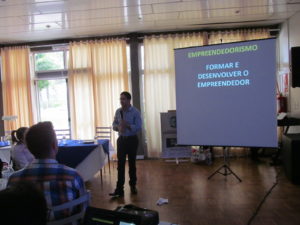 Almoço Empresarial mostra dicas Faleiro de como se tornar empreendedor