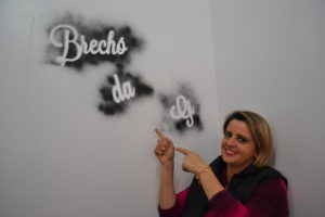 De desempregada a microempresária  – Gisele Lucas expande o Brechó da Gi após curso realizado pela Aci-e e consultoria do SebraeTec