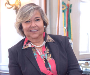 ACI-E organiza curso sobre etiqueta no atendimento