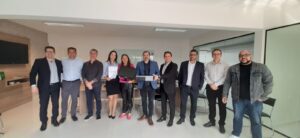 ACI-E recebe 25 computadores do Banco Santander para ampliar laboratório de aulas EAD