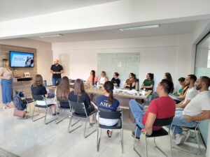 AJEV recebe profissionais do Sebrae para apresentação de oportunidades e serviços