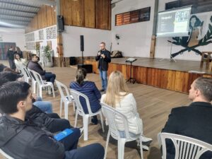 Palestra destaca o uso estratégico da inteligência artificial nos negócios