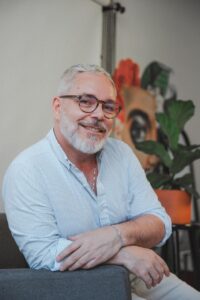 Oficina do Núcleo do Comércio Varejista da ACI-E orienta sobre criação de vitrines atrativas no Natal e na Black Friday