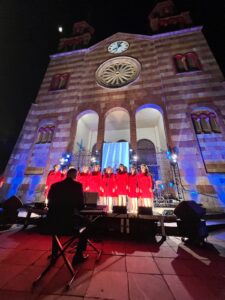 Caminhada luminosa, shows e chegada do Papai Noel abrem o Natal Mais Encantado