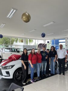 ACI-E entrega automóvel zero quilômetro ao ganhador da campanha Acelera Premiado